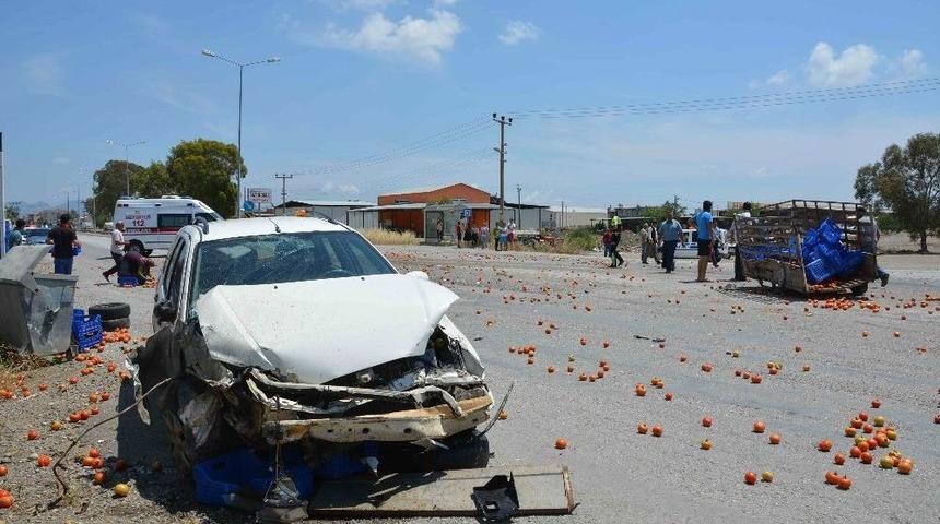 Domates Y&uuml;kl&uuml; Araca Arkadan &Ccedil;arptı