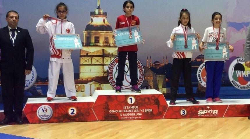 Kağıtsporlu Karateciler Balkan Şampiyonası&rsquo;nda K&uuml;rs&uuml;de