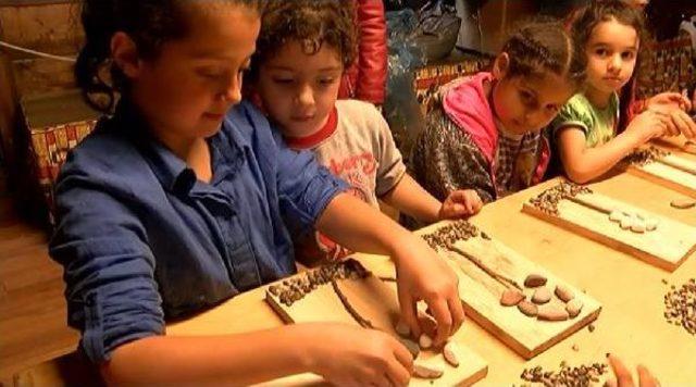 Çocuklar Oyun Atölyesinde Anneler Eğitim Seminerinde