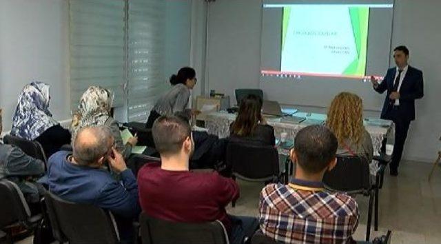 Çocuklar Oyun Atölyesinde Anneler Eğitim Seminerinde