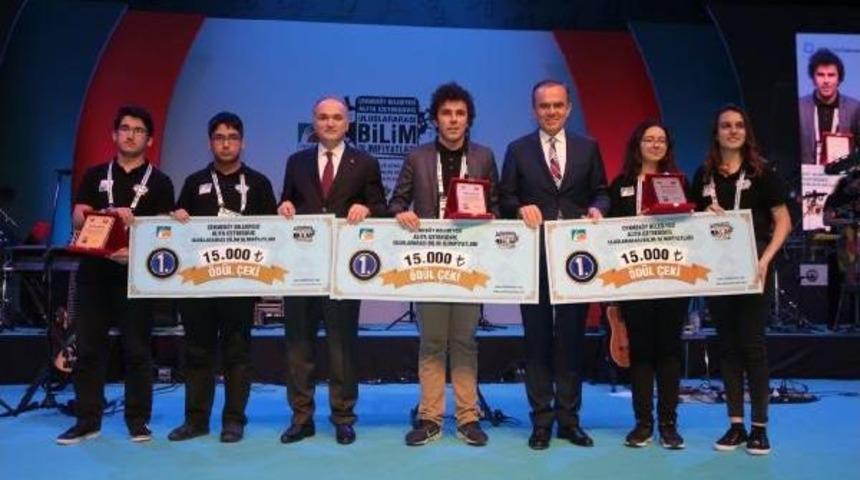 Bilim Olimpiyatları'nda Gen&ccedil; Mucitler &Ccedil;ifte Sevin&ccedil; Yaşadı
