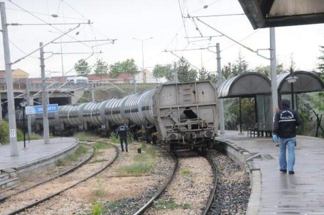 Genç Kız Vagonun Üzerinde Fotoğraf Çektirirken 30 Bin Voltluk Akıma Kapıldı