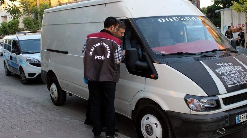 Polisin &rsquo;dur&rsquo; İkazına Uymayan Ara&ccedil;tan Silah, Bı&ccedil;ak Ve Balta &Ccedil;ıktı