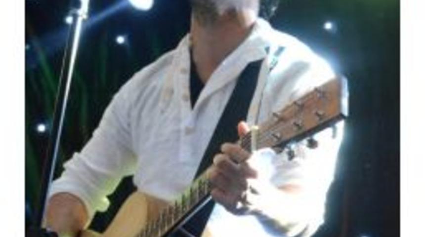 &Uuml;nl&uuml; Sanat&ccedil;ı Buray, Esas 67 Avm&rsquo;de Konser Verdi