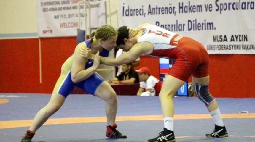 Uluslararası Şampiyonlar G&uuml;reş Turnuvası Tamamlandı
