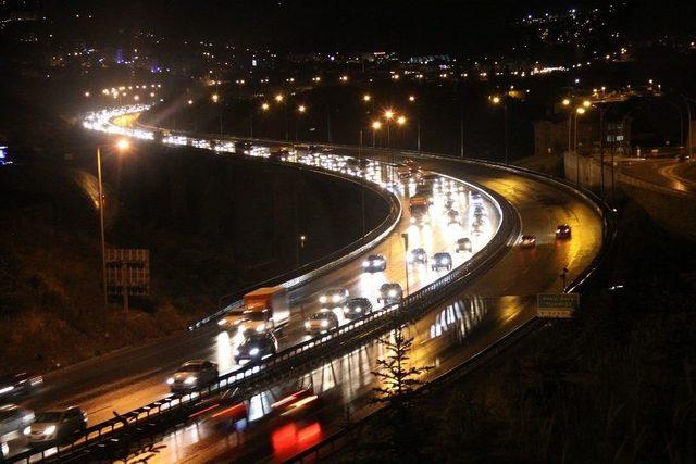 İstanbul’a Geri Dönüş Trafiği Tem’de Devam Ediyor