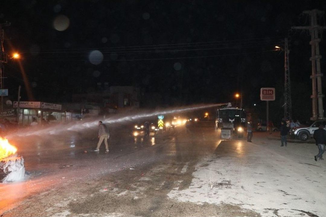 İzinsiz Eylem Yapan Mahalleliye Toma&rsquo;lı M&uuml;dahale