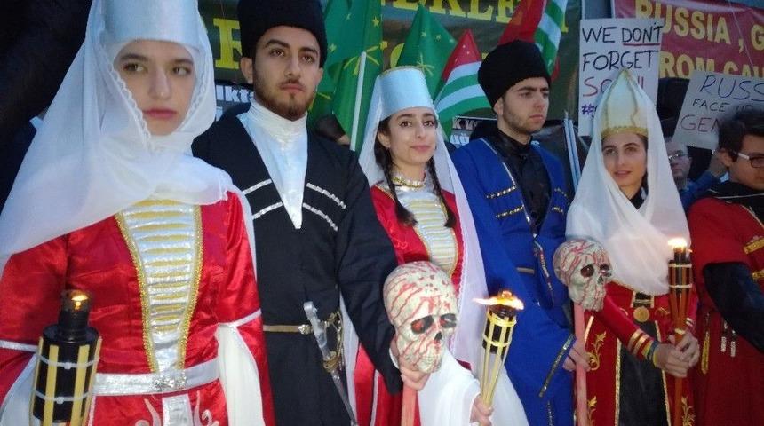 &Ccedil;erkes Soykırımı Kurbanları Taksim&rsquo;de Anıldı