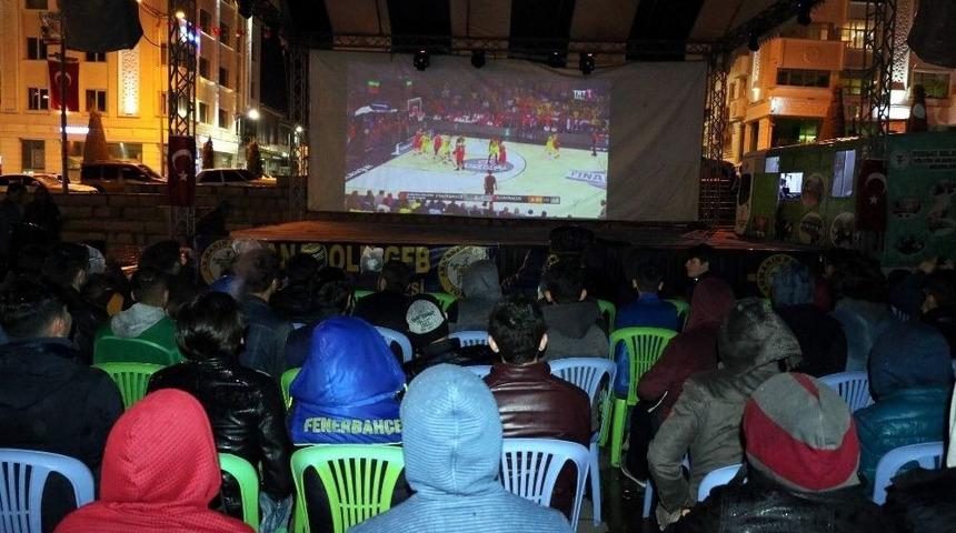 Dev Ma&ccedil;ı Dev Ekranda İzlediler