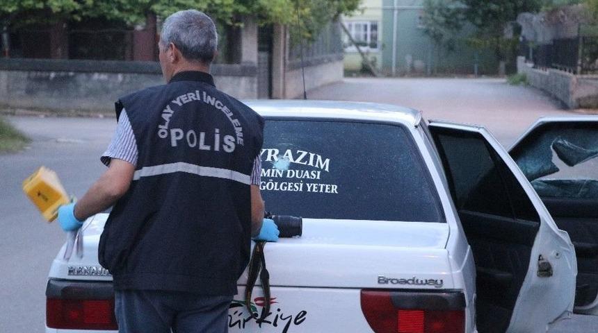 &Ouml;nce Aracına Ateş A&ccedil;tı, Sonra Ara&ccedil;tan İndirip D&ouml;vd&uuml;