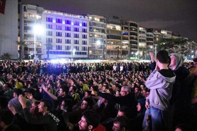 İzmir'de Fenerbahçe'nin Avrupa Şampiyonluğu Kutlandı