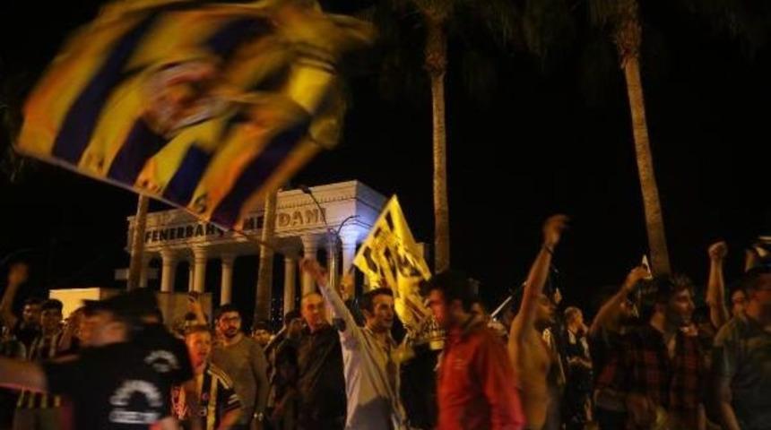 Mersin'de Fenerbah&ccedil;eliler Şampiyonluğu Kutladı