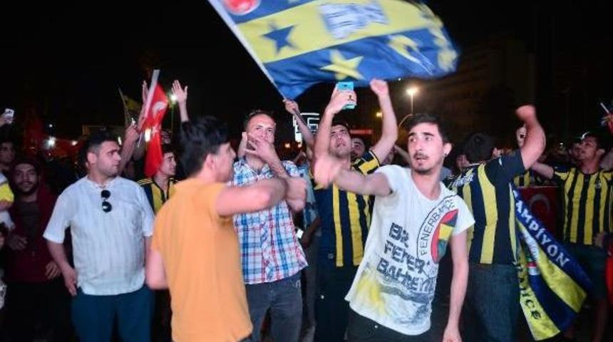 Adana'da Fenerbah&ccedil;eliler Avrupa Şampiyonluğu'nu Kutladı