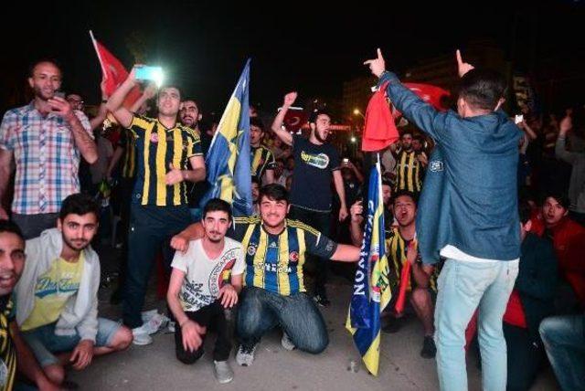 Adana'da Fenerbahçeliler Avrupa Şampiyonluğu'nu Kutladı