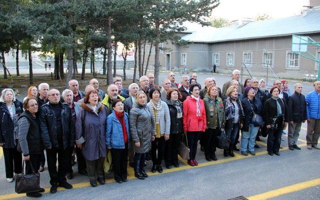 50 Yıl Önce Mezun Oldukları Lisede Buluştular