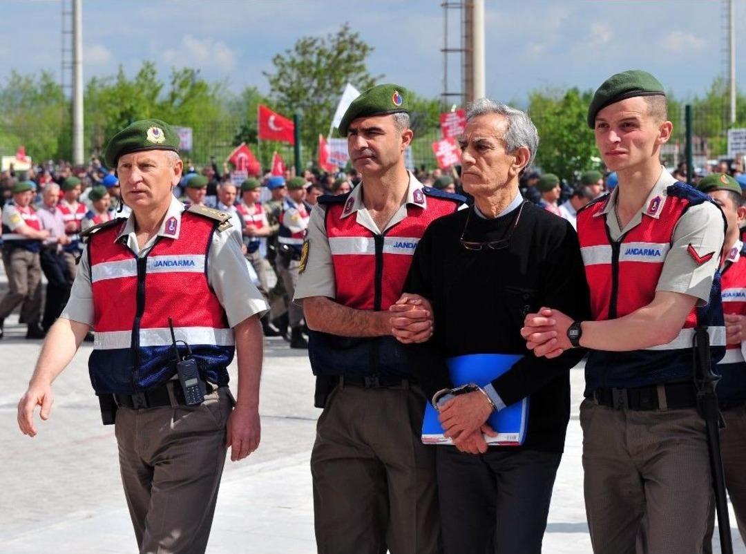 Genelkurmay &Ccedil;atı Davasında Darbeciler Salona Alındı