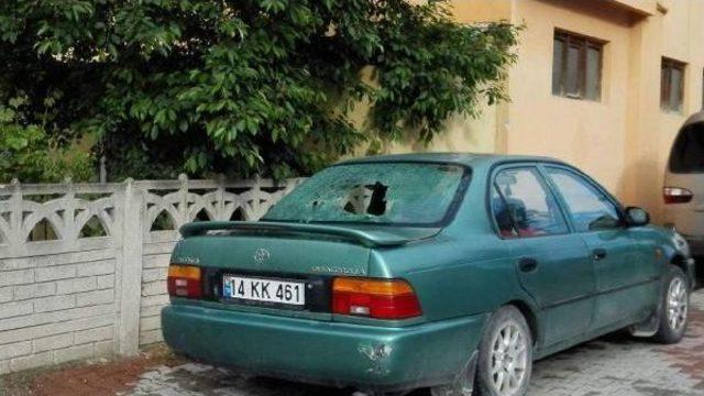 Sokakta Rastgele Ateş A&ccedil;ıldı; 2 Ara&ccedil;, 1 Ev Hasar G&ouml;rd&uuml; 1
