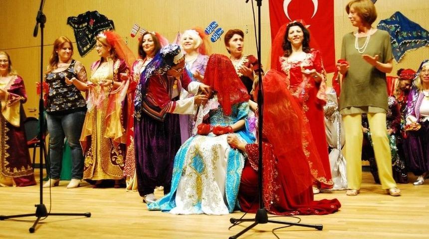 İtalya&rsquo;ya &Ouml;zel Kına Gecesi