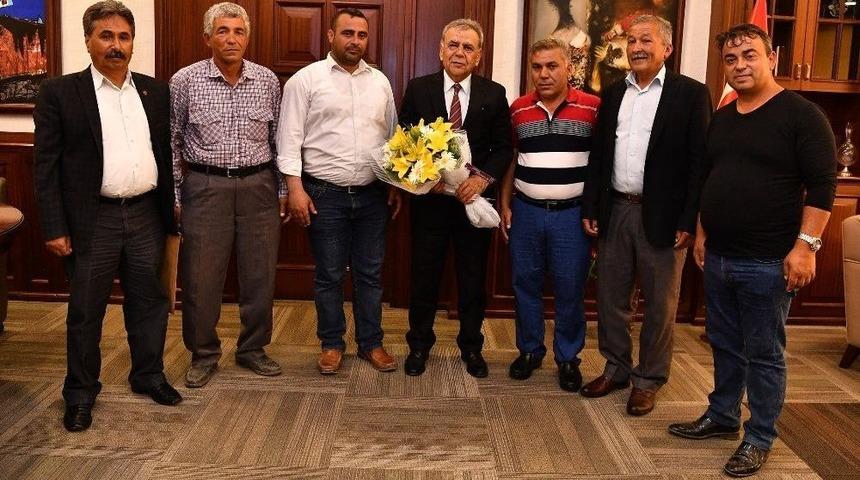 Seralarında Yeniden A&ccedil;an &Ccedil;i&ccedil;eklerle Geldiler