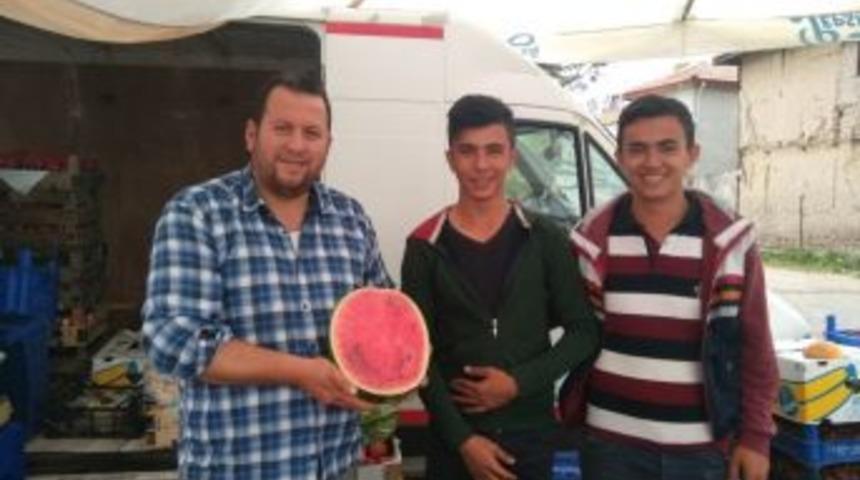 Hisarcık Pazarında &lsquo;dilim Karpuz&rsquo; Satışı
