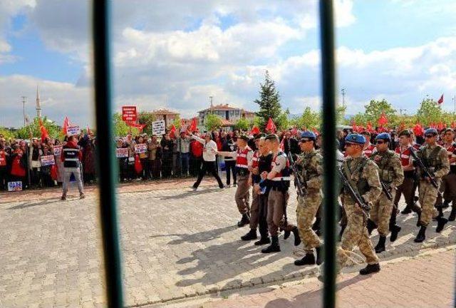 İdam Ipinin, Akın Öztürk'ün Boynuna Denk Geldiği O Fotoğraf