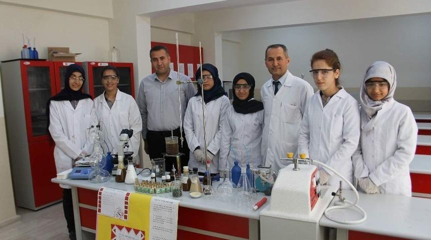 Siirtli &Ouml;ğrenciler Bıttım &Ouml;z&uuml;nden Şampuan Ve Krem &Uuml;retti