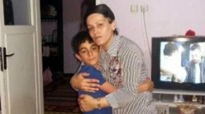 &Uuml;&ccedil; Yıl Hukuk M&uuml;cadelesi Verdiği Oğluna 'anneler G&uuml;n&uuml;'nde Kavuştu