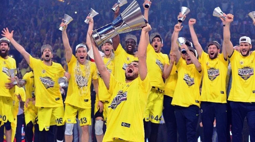 İzmitliler Şampiyonluğu Belsa &Ouml;n&uuml;nde Yaşadılar