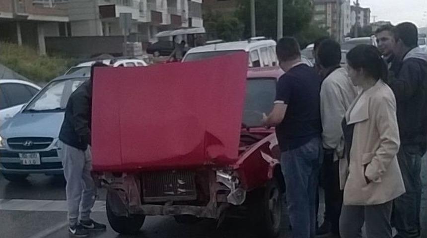 Yağışlı Hava Kazaya Neden Oldu: 2 Yaralı