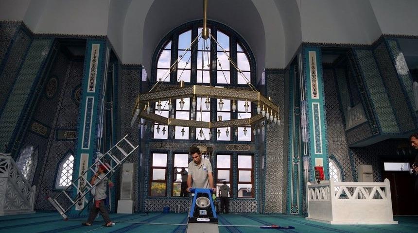 B&uuml;y&uuml;k&ccedil;ekmece&rsquo;nin Camileri Ramazan&rsquo;a Hazır