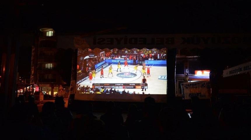 Boz&uuml;y&uuml;k&rsquo;te Şampiyonluk Coşkusu Cumhuriyet Meydanı&rsquo;nda Yaşandı