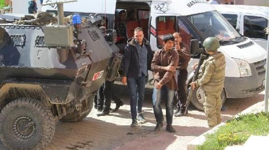 Başkale'de 19 Afgan Ka&ccedil;ak Yakalandı