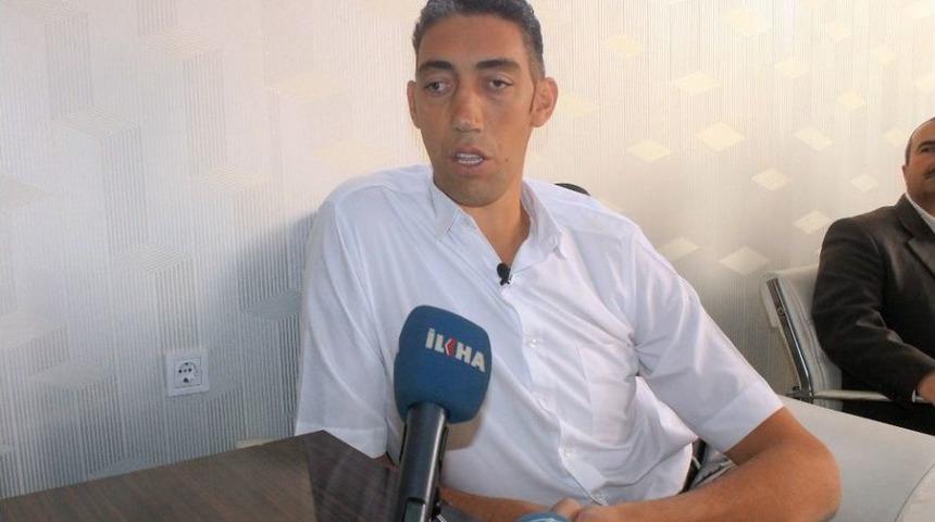 D&uuml;nyanın En Uzun İnsanından Sitem