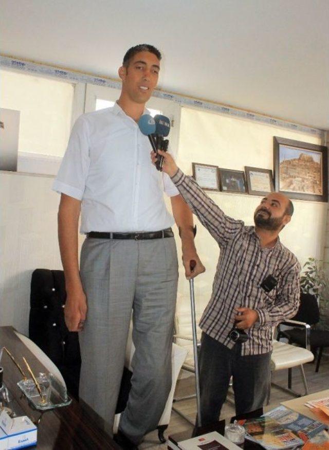 Dünyanın En Uzun İnsanından Sitem