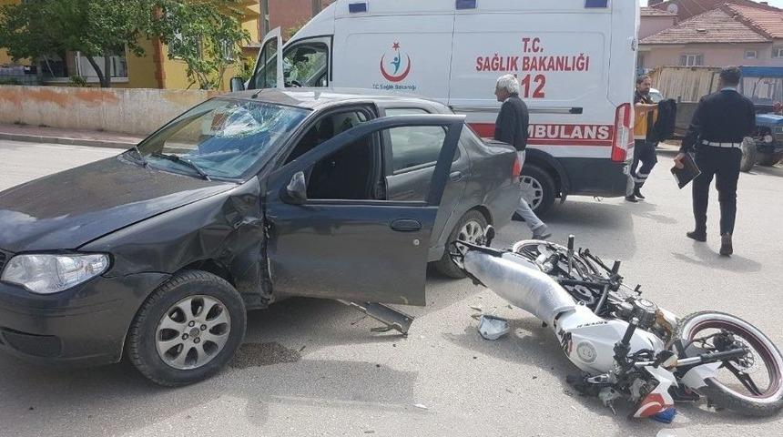 Motosiklet İle Otomobil &Ccedil;arpıştı; 1 Yaralı