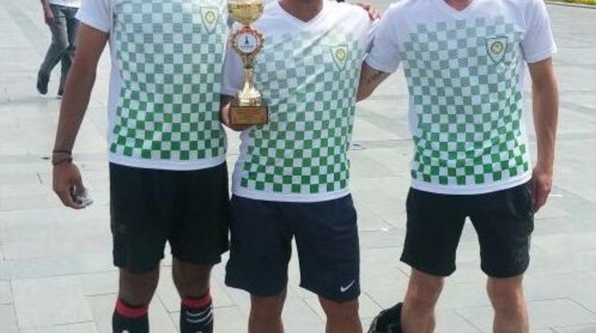 Bir G&uuml;n Arayla İki Derece