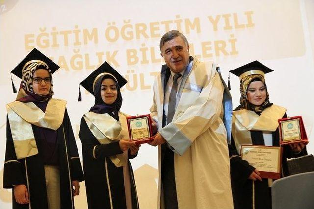 Hrü Sağlık Bilimleri Fakültesinde Mezuniyet Töreni Yapıldı