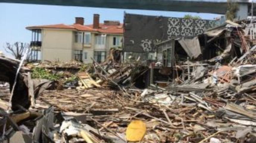 &Uuml;nl&uuml; Gece Kl&uuml;b&uuml; Reina&rsquo;Da Yıkım