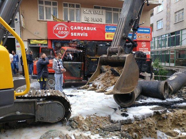 Bağçılar’daki Doğalgaz Patlamasında Alevler Metrelerce Havaya Yükseldi