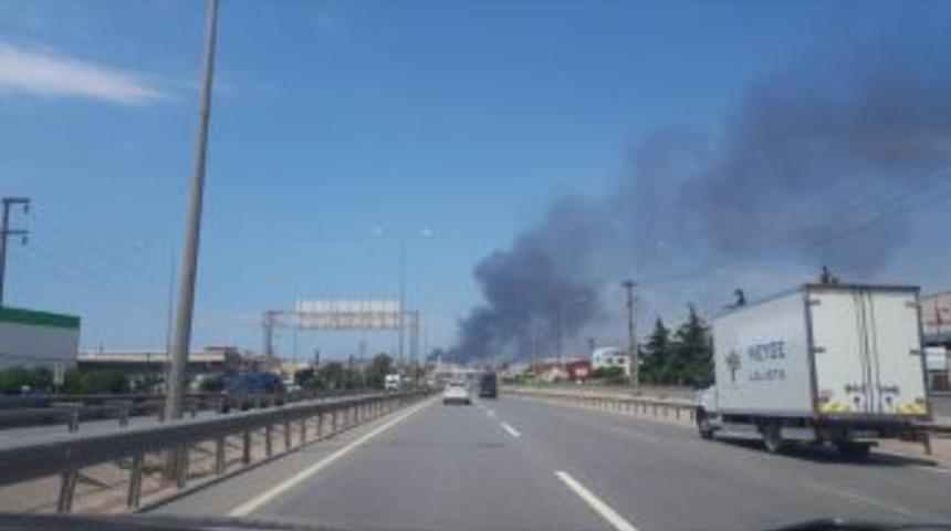 Kocaeli&rsquo;nde B&uuml;y&uuml;k Fabrika Yangını