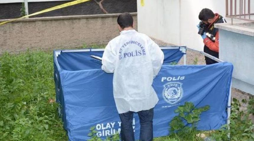 Evin Bah&ccedil;esinde &Ouml;l&uuml; Bulundu