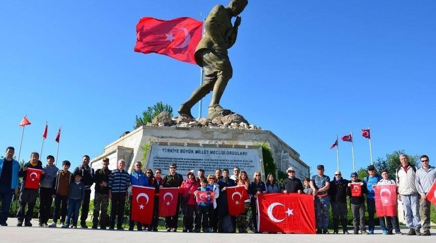 Afdos &Uuml;yeleri B&uuml;y&uuml;k Taarruz Şehitliği&rsquo;ne Y&uuml;r&uuml;d&uuml;
