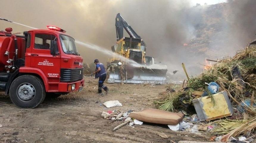 B&uuml;y&uuml;kşehir İtfaiyesi&rsquo;nden &Ccedil;&ouml;p Yangınına Anında M&uuml;dahale