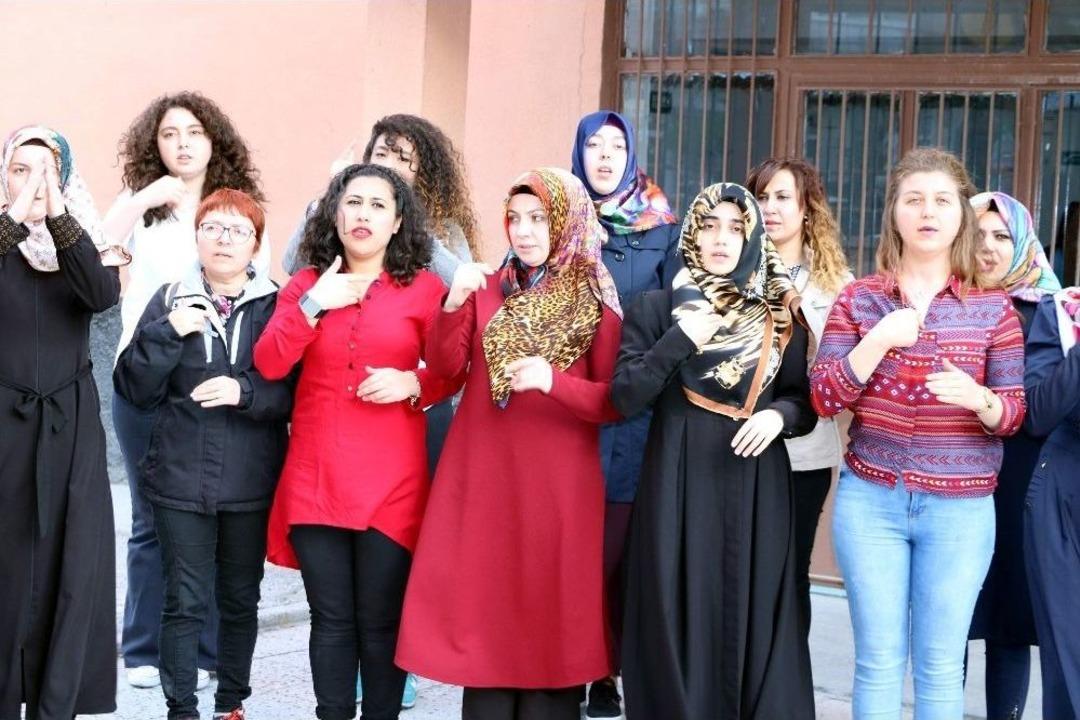 Yozgat&rsquo;ta A&ccedil;ılan Kursta Vatandaşlar İşaret Dili &Ouml;ğreniyor