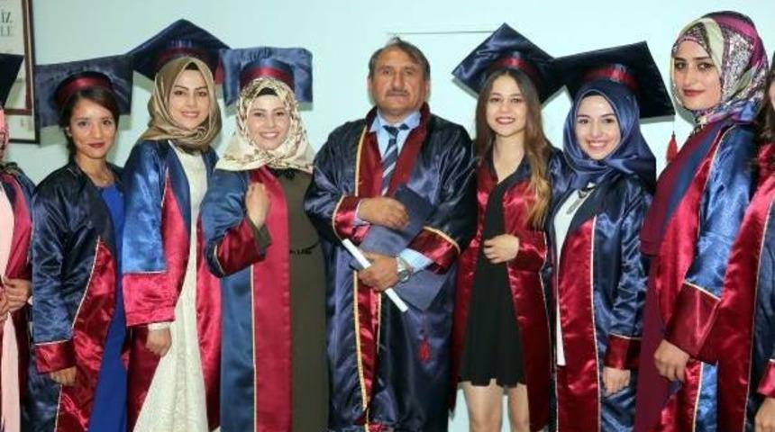 61 Yaşında Y&uuml;ksekokuldan Mezun Oldu (2)- Yeniden