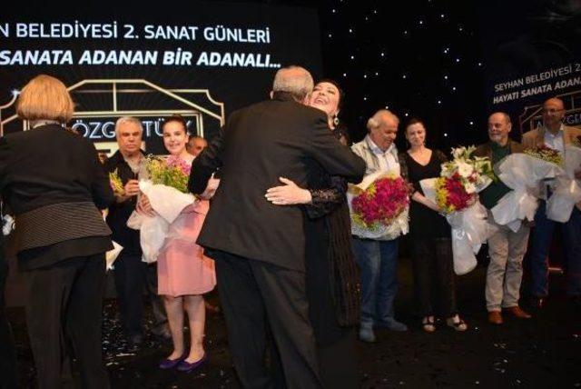 Türkan Şoray Ile Ali Özgentürk Dans Etti