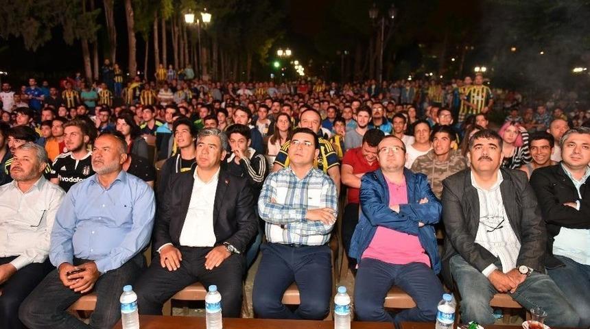 Kepez&rsquo;de Dev Ekranda Ma&ccedil; Keyfi