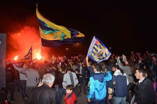 Tuzla, Fenerbah&ccedil;e&rsquo;nin Şampiyonluğunu Kutladı 1