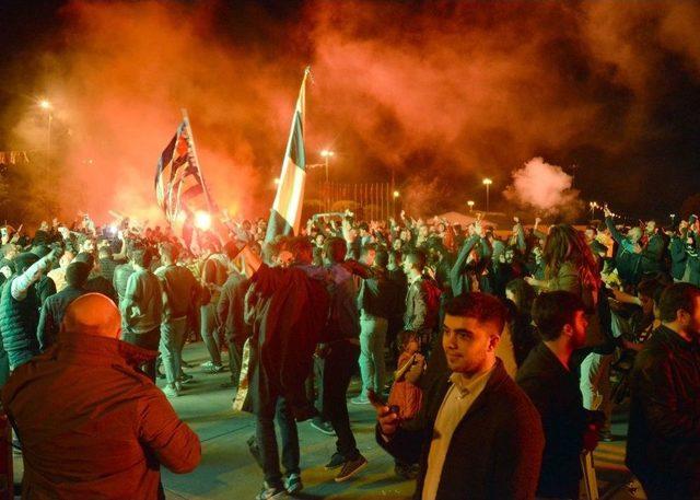 Tuzla, Fenerbah&ccedil;e&rsquo;nin Şampiyonluğunu Kutladı 2