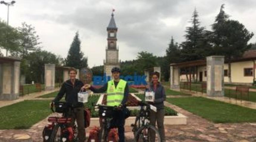 Bisikletleriyle Balayına &Ccedil;ıkan Yabancı &Ccedil;ift Bilecik&rsquo;te Mola Verdi